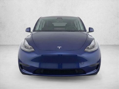Used 2024 Tesla Model Y Long Range AWD/4WD image 2