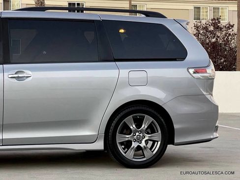 Used 2018 Toyota Sienna SE Premium image 20