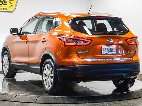 Used 2022 Nissan Rogue Sport SV image 2