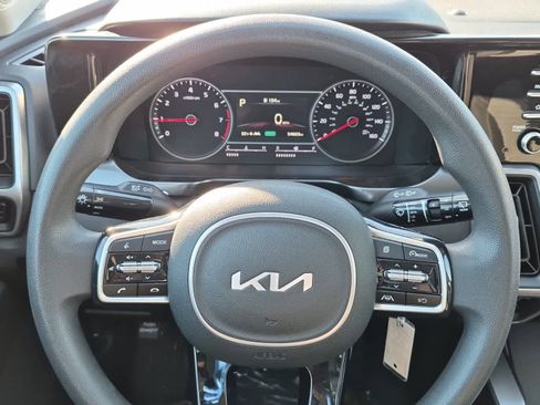 Used 2022 Kia Sorento LX image 16