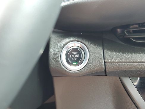 Used 2022 Buick Envision Essence w/ Technology Package I FWD image 27