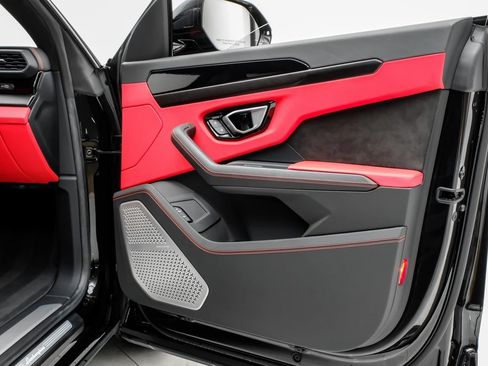 Used 2022 Lamborghini Urus image 43