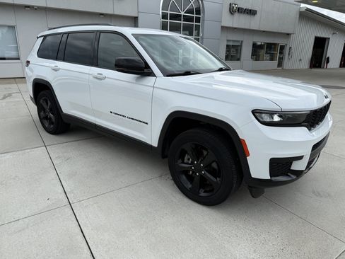 Used 2023 Jeep Grand Cherokee L Laredo AWD/4WD image 1