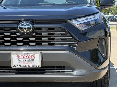 Used 2023 Toyota RAV4 LE FWD image 9