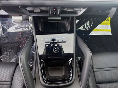 New 2025 Porsche Cayenne E-Hybrid image 17