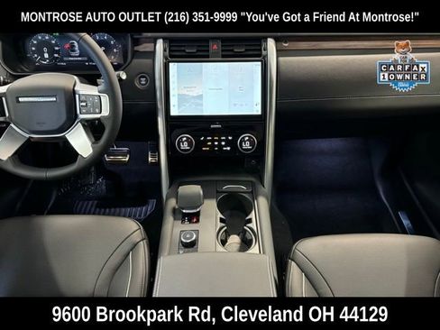 Used 2024 Land Rover Discovery Dynamic SE image 2