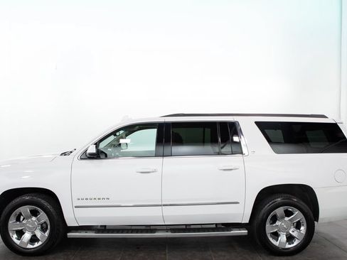 Used 2018 Chevrolet Suburban LT w/ LT Signature Package AWD/4WD image 5
