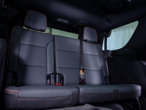 Used 2025 GMC Yukon AT4 w/ AT4 Premium Package AWD/4WD image 12