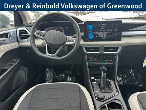New 2026 Volkswagen Taos SE image 14