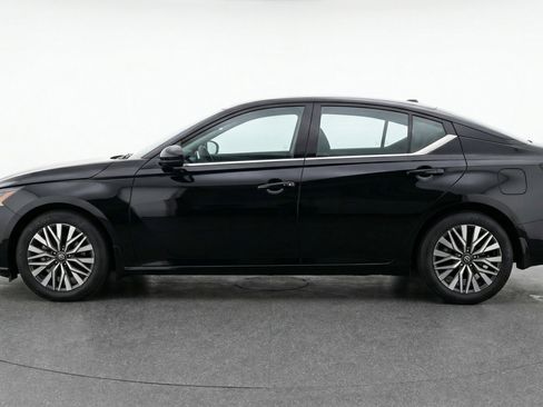 Used 2025 Nissan Altima 2.5 SV image 5