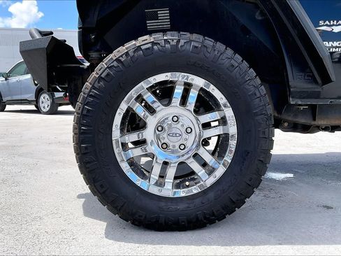 Used 2013 Jeep Wrangler Unlimited Sahara w/ Connectivity Group AWD/4WD image 8