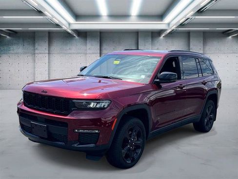 Used 2025 Jeep Grand Cherokee L Limited w/ Black Appearance Package AWD/4WD image 24
