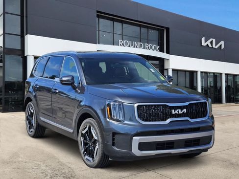Certified 2024 Kia Telluride EX w/ EX Captain's Chair Package FWD image 3