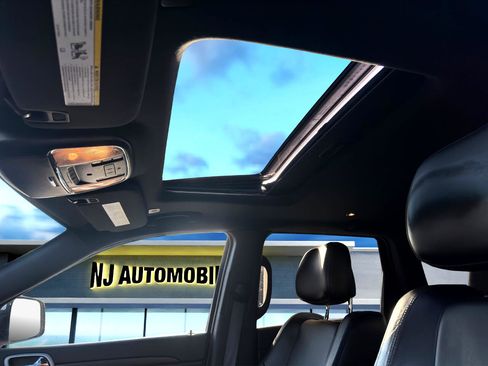 Used 2020 Jeep Grand Cherokee Altitude image 25