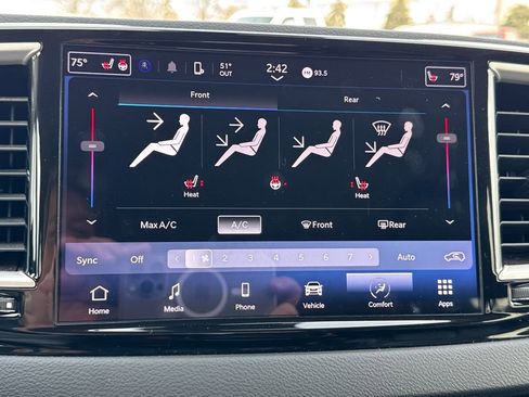 Certified 2023 Chrysler Pacifica Touring-L image 25