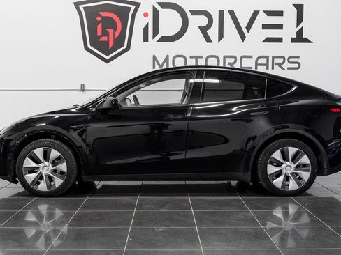 Used 2021 Tesla Model Y Long Range image 17