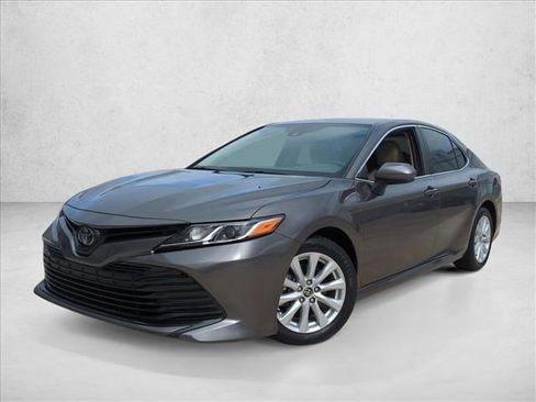 Used 2020 Toyota Camry LE image 1