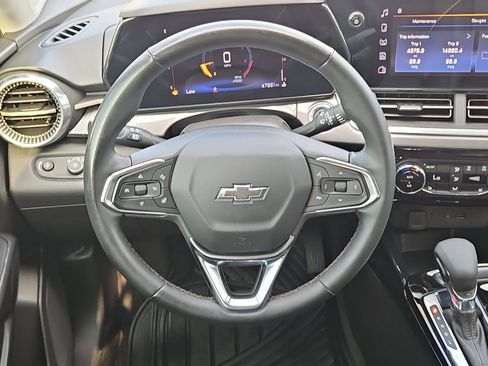 Used 2024 Chevrolet Trax ACTIV w/ Driver Confidence Package FWD image 25