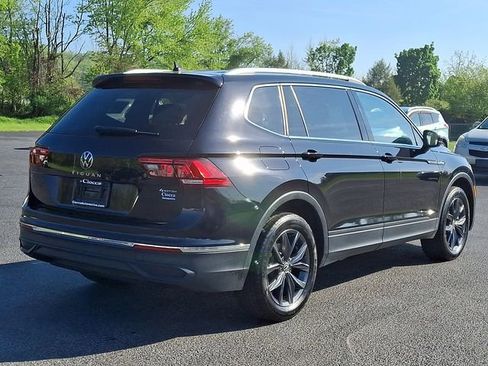 Used 2023 Volkswagen Tiguan SE AWD/4WD image 9