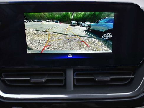 New 2026 Chevrolet Trax LT w/ Sunroof Package image 18