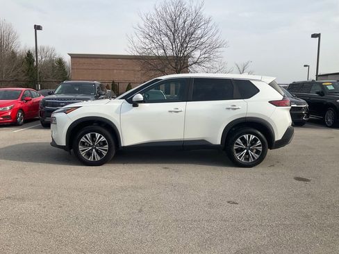 Used 2023 Nissan Rogue SV image 4