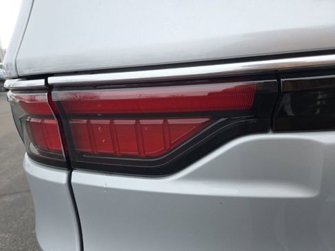 Used 2024 Jeep Wagoneer Series II w/ Convenience Group I image 10