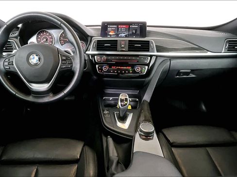 Used 2018 BMW 330i Gran Turismo xDrive image 16