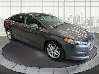 Used 2016 Ford Fusion SE image 1