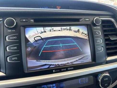 Used 2017 Toyota Highlander Plus FWD image 31