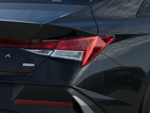 Certified 2025 Hyundai Elantra Hybrid FWD image 10