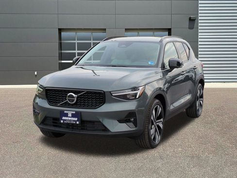 New 2026 Volvo XC40 B5 Ultra w/ Climate Package AWD/4WD image 3