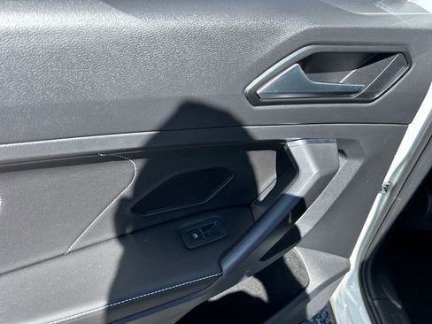 Used 2023 Volkswagen Tiguan SE image 45