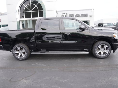Used 2023 RAM 1500 Laramie AWD/4WD image 2