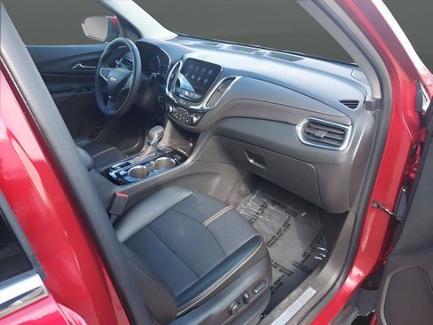Used 2023 Chevrolet Equinox Premier AWD/4WD image 23
