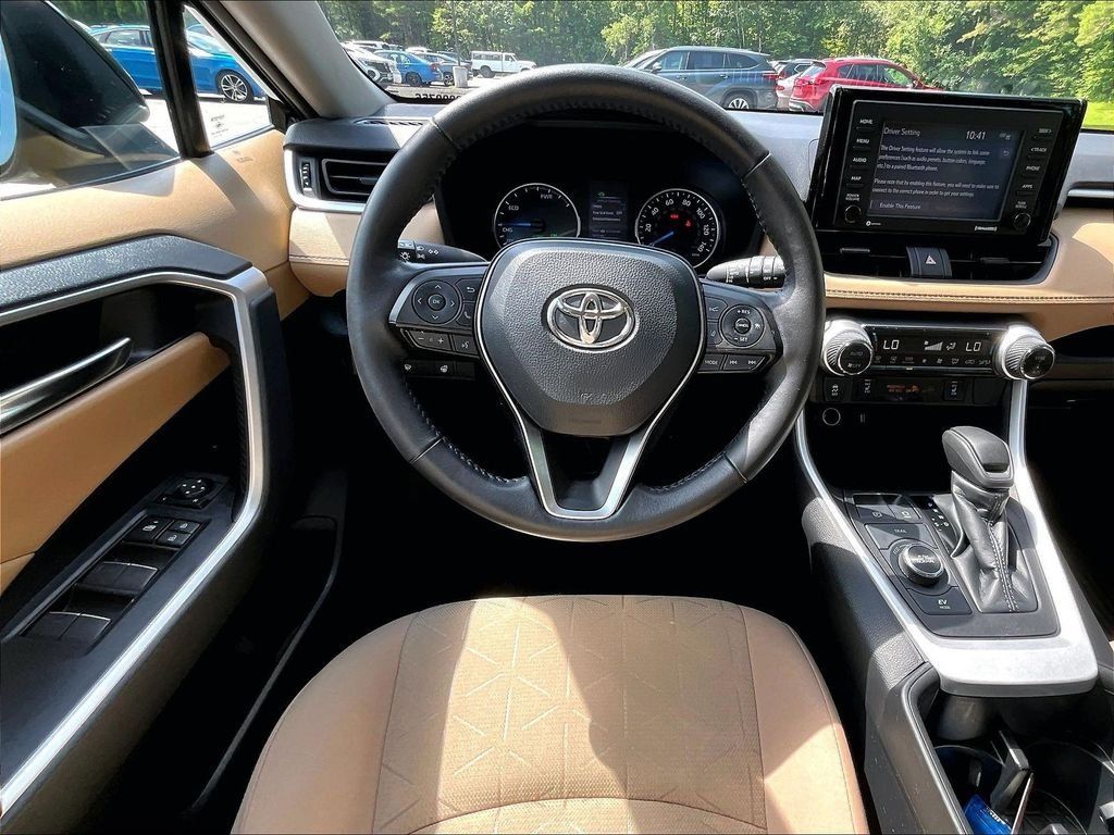 Used 2022 Toyota RAV4 XLE w/ XLE Grade Weather Package AWD/4WD image 17