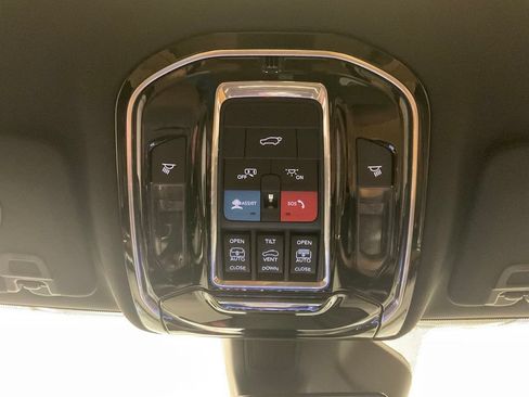 Used 2021 Jeep Grand Cherokee L Summit w/ Luxury Tech Group V AWD/4WD image 27