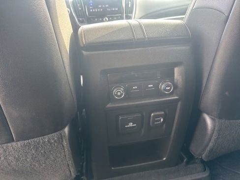 Used 2023 Chevrolet Traverse RS AWD/4WD image 29