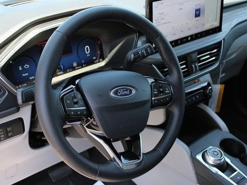 New 2024 Ford Escape SE w/ PHEV Premium Package image 18