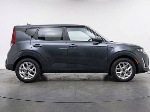 Used 2025 Kia Soul LX w/ LX Technology Package image 11