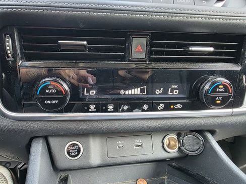 Used 2021 Nissan Rogue SV image 22