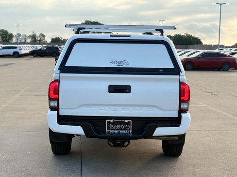 Used 2022 Toyota Tacoma SR5 AWD/4WD image 9
