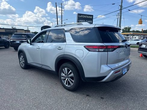 Used 2025 Nissan Pathfinder SL AWD/4WD image 3