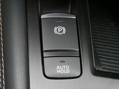 Certified 2025 Nissan Kicks SV w/ Illumination Package image 31