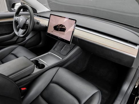 Used 2023 Tesla Model 3 Standard Range image 22