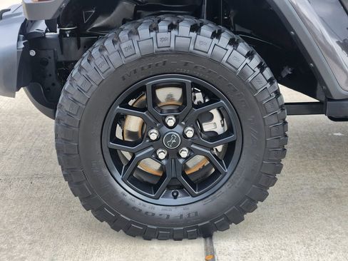 Used 2025 Jeep Gladiator Sport image 10