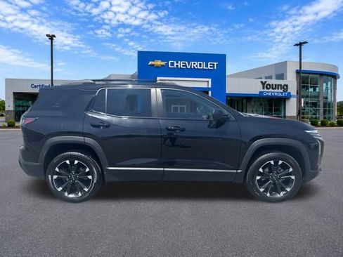 Used 2025 Chevrolet Equinox RS AWD/4WD image 3