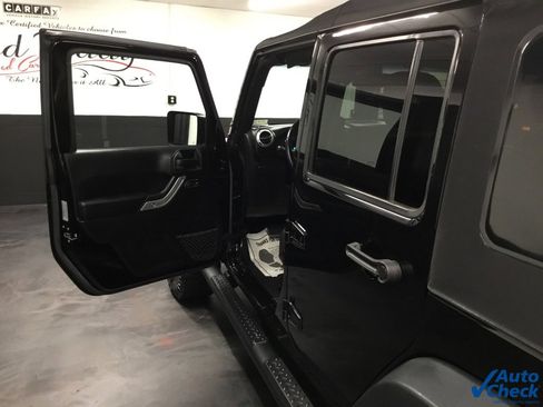 Used 2015 Jeep Wrangler Unlimited Rubicon w/ Connectivity Group image 37
