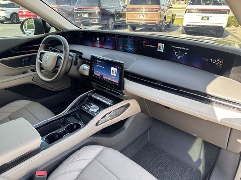 Certified 2025 Lincoln Nautilus Premier image 22