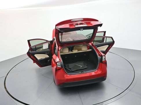 Used 2021 Toyota Prius LE FWD image 36