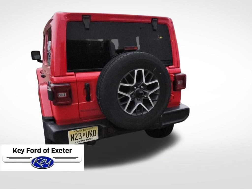 Used 2025 Jeep Wrangler Unlimited Sahara AWD/4WD image 11